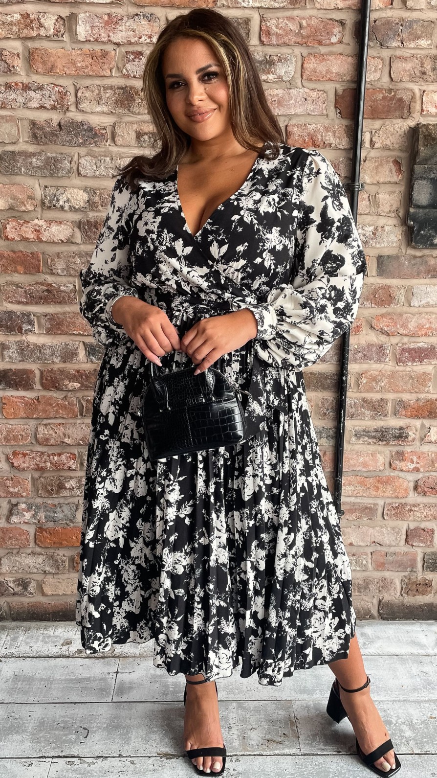 Dresses Curvewow Curvewow Long Sleeve Floral Printed Pleated Midi Dress Black Ivory Exploreladywear